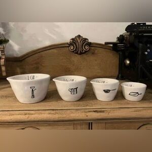 Rae Dunn Icon Measuring
Cups